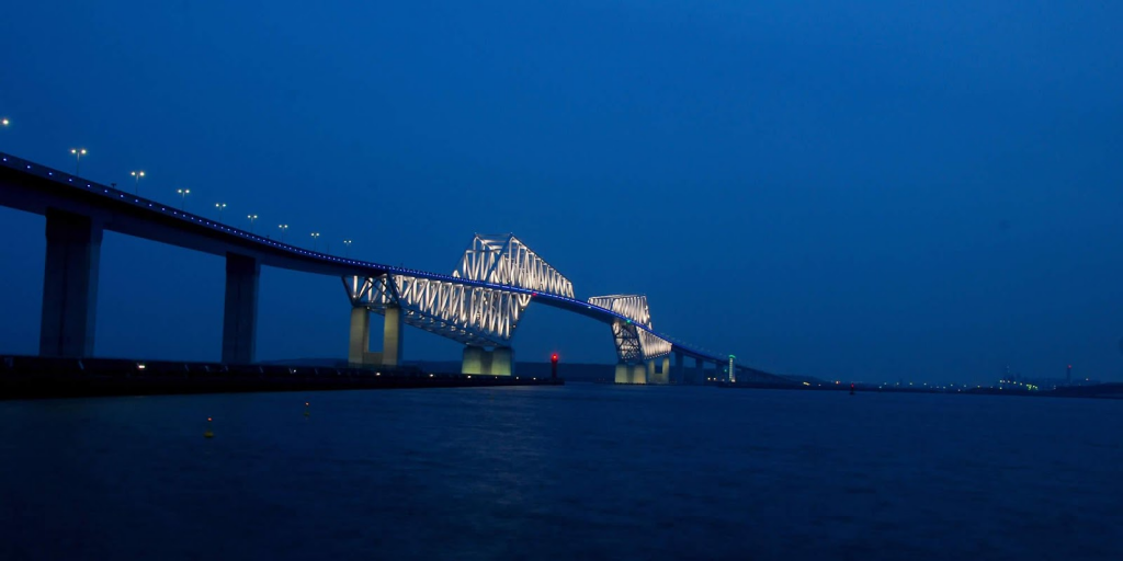 2 special dinosaurs welcoming the visitors of Sumida River