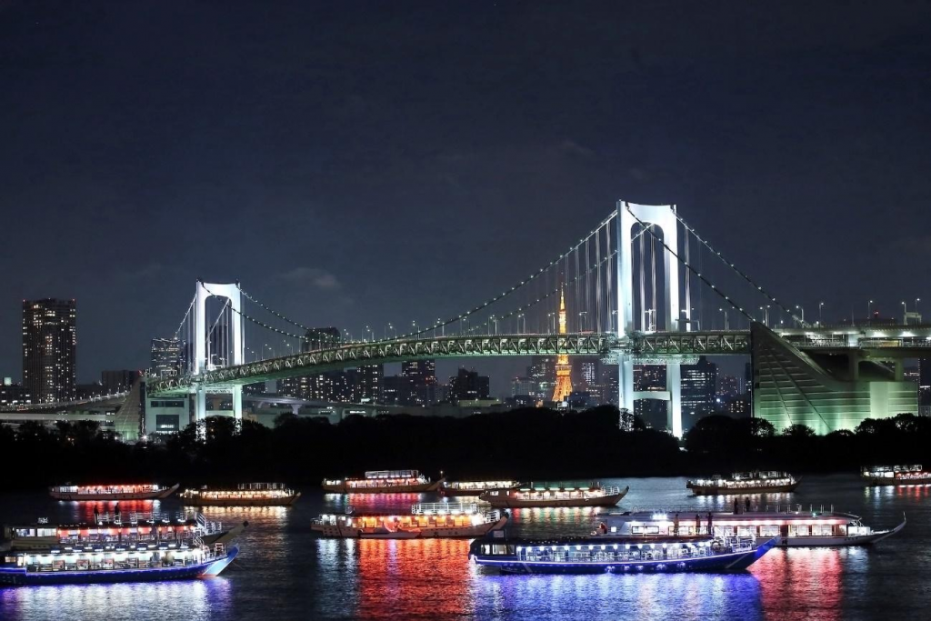 Rainbow Bridge is one of the longest bridges bestriding the Sumida river